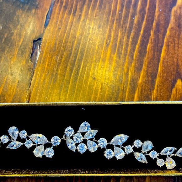 Stunning bracelet! Brand new, purchased for wedding but Hubby gifted another. - Picture 3 of 3